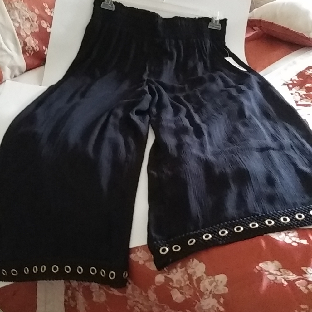 New w/ Tags wide leg pants with grommet detail size L
